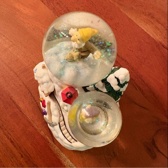 Enesco Disney Snow White seven dwarfs Musical Snow Globe “Greensleeves" vintage - Picture 3 of 7